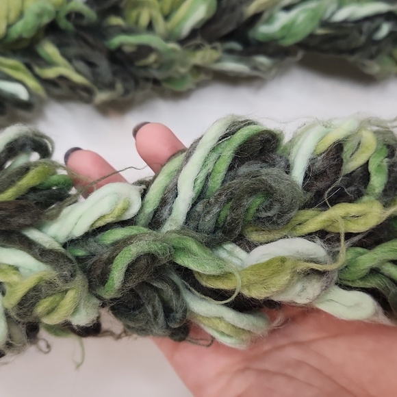 Green Textured Scarf - Picture 3 of 3